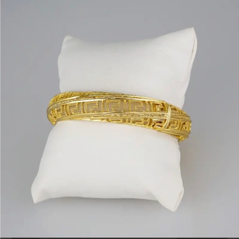 Elegant Gold Bangle Bracelet